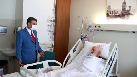 Sağlık Bakanı Koca, Başakşehir Çam ve Sakura Şehir Hastanesini ziyaret etti