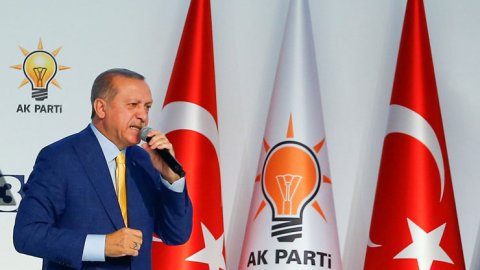 AKP'de kriz! Erdoğan 12 başkanın istifasını istedi