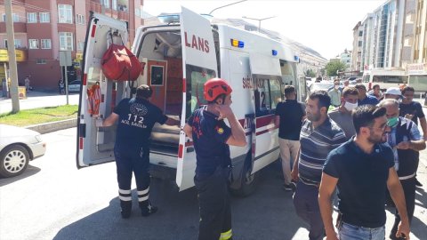 Kahramanmaraş'ta 2 otomobil çarpıştı: 1 ölü, 4 yaralı