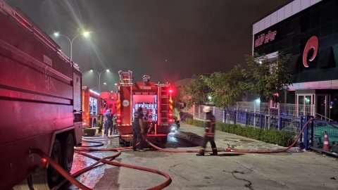 Kocaeli'de spor malzemeleri üreten fabrikada çıkan yangın söndürüldü