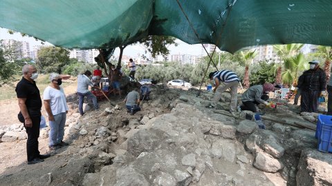 Mersin'de Aratos'un anıt mezarı kazılarında iç duvara ulaşıldı