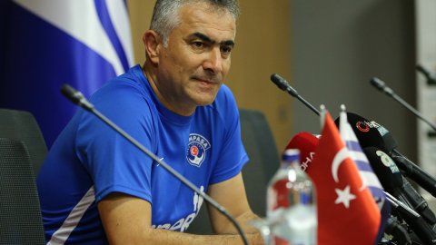 Kasımpaşa'da teknik direktörlük görevine Mehmet Altıparmak getirildi
