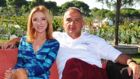 Turizm Bakanı Ersoy'un eşi 'selülit kremi' tanıttı 