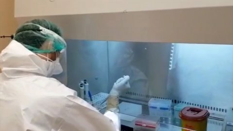 Koronavirüs test laboratuvarı ikinci basamak ilk devlet hastanesi oldu