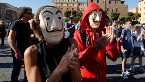 İtalya'da koronavirüs önlemleri protesto edildi! İşte o eylemden özel fotoğraflar