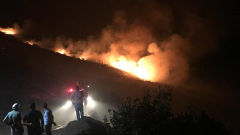 Elazığ'da çıkan orman yangınına müdahale sürüyor