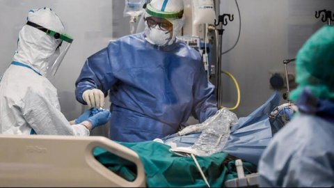 ‘Tükeniyoruz!’ 90 sağlık çalışanı koronavirüsten yaşamını yitirdi