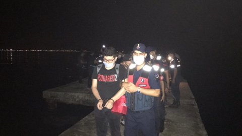 Sürat teknesiyle Yunanistan'a kaçmaya çalışan FETÖ şüphelileri yakalandı