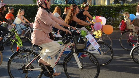 İBB'den kadınlara bisiklet eğitimi
