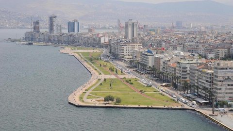 İzmir'de Kordon araç trafiğine kapatılacak