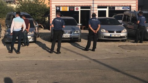 Adana'da oto galeriye silahlı saldırı: 2 yaralı