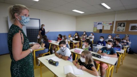İspanya'da okullarda üç haftada 2 bin 852 sınıf Kovid-19'dan kapandı