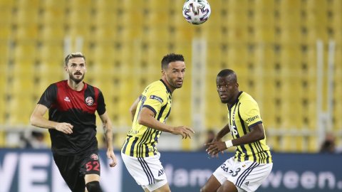 Fenerbahçe yeni santrforunun golleriyle kazandı