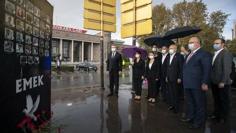 Kılıçdaroğlu, Ankara Garı önünde hayatını kaybedenleri andı