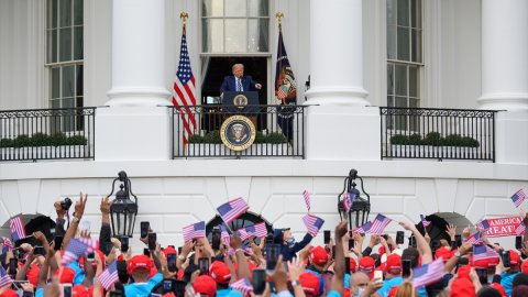 ABD Başkanı Donald Trump, Beyaz Saray'dan halka seslendi
