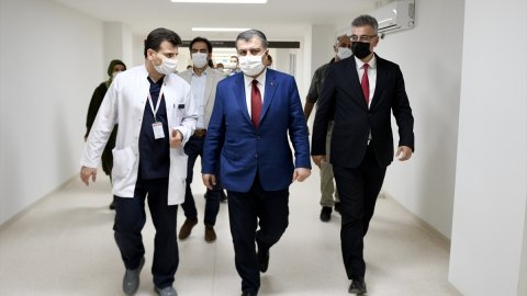  Sağlık Bakanı Koca, Prof. Dr. Feriha Öz Acil Durum Hastanesi'ni ziyaret etti