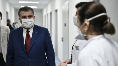 Sağlık Bakanı Koca, Prof. Dr. Feriha Öz Acil Durum Hastanesi'ni ziyaret etti