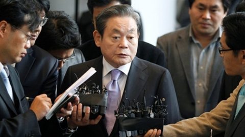 Samsung Yönetim Kurulu Başkanı Lee yaşamını yitirdi