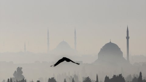 İstanbul yeni güne sisle başladı