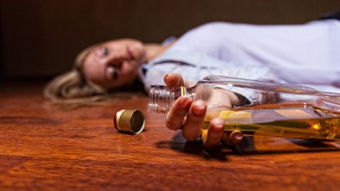 Yurt genelinde metil alkol zehirlenmesi nedeniyle 17 günde 78 kişi öldü