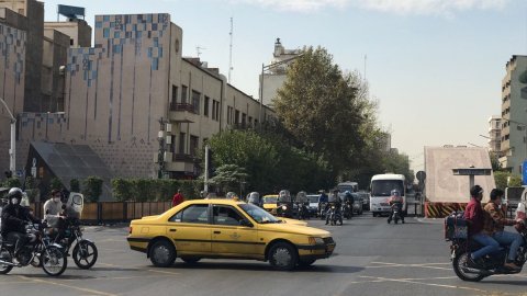 İran'da son 24 saatte 337 kişi Kovid-19'dan hayatını kaybetti