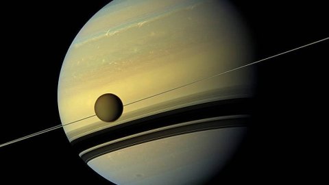 Satürn'ün uydusu Titan'da "garip bir molekül" bulundu
