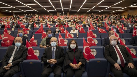 CHP Genel Başkanı Kemal Kılıçdaroğlu ve eşi Selvi Kılıçdaroğlu, 'İnsanlarım' isimli tiyatro oyununu izledi