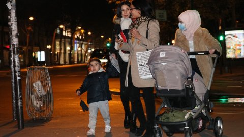 Fransa ülke genelinde sokağa çıkma kısıtlaması ilan etti