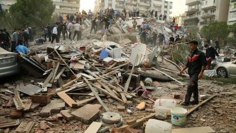 Bakan Kurum: Depremde 100 vatandaşımızı kurtardık