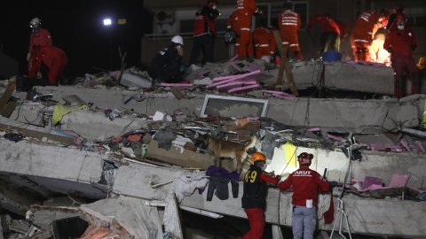 Sağlık Bakanı Fahrettin Koca, deprem bölgesindeki bilançoyu paylaştı