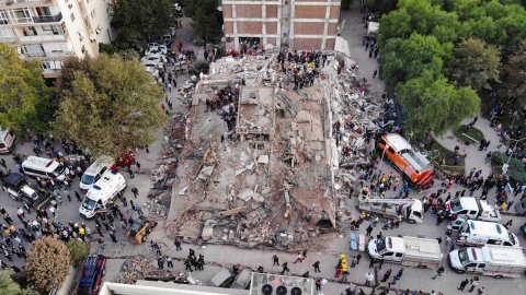İzmir depreminde can kaybı 35'e yükseldi