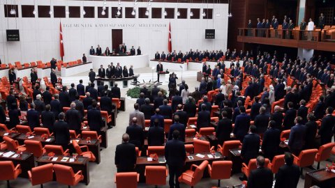 Muharrem Sarıkaya: HDP'lilerin vekillikleri düşerse bir anda ara seçime gidilebilir
