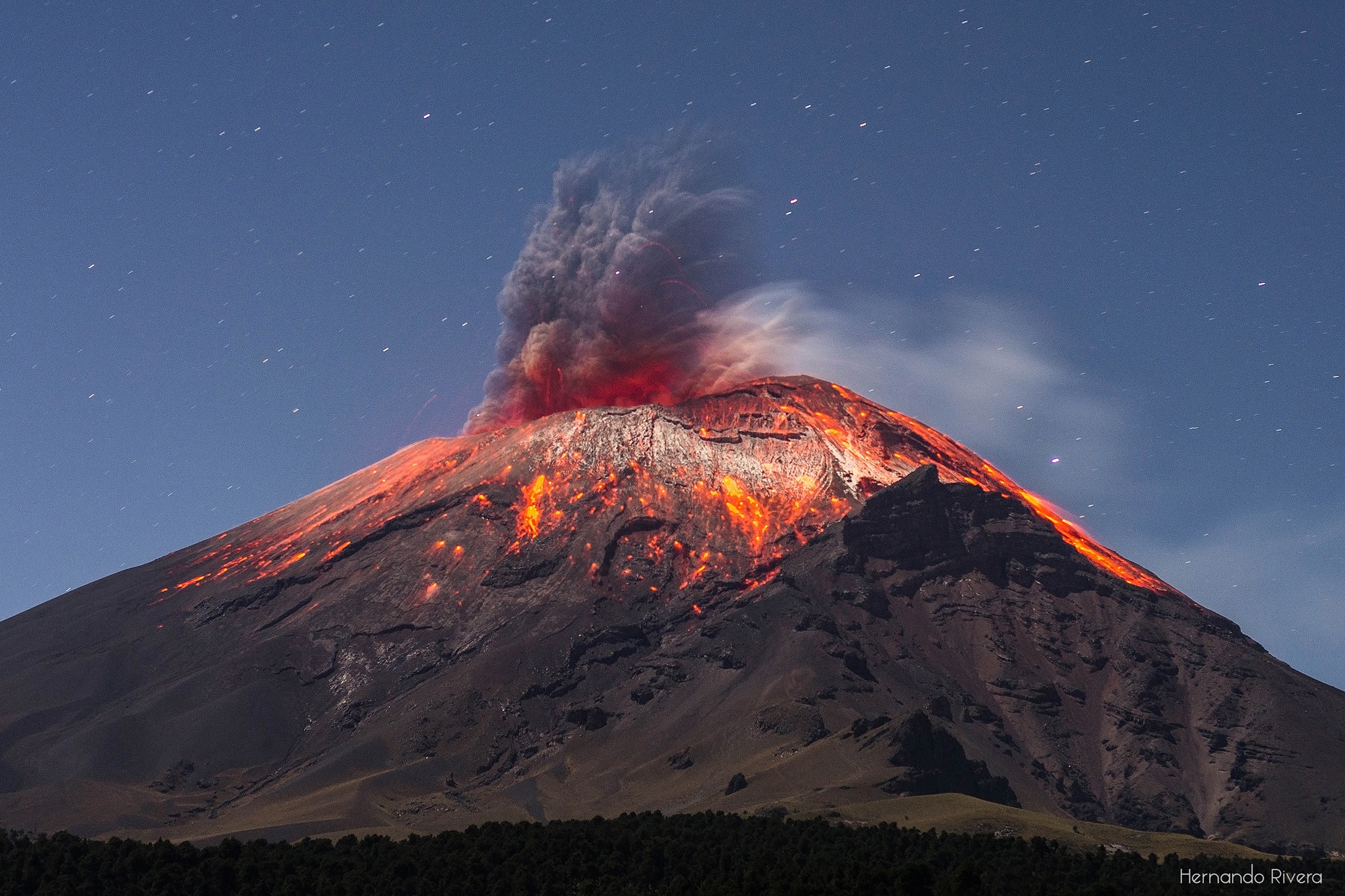 Наивысший вулкан северной америки. Извержение вулкана Попокатепетль в Мексике. Вулкан Мексика Попокатепетль Мексика. Гора в Мексике Попокатепетль. Вулкан Попокатепетль (Popocatepetl), Мексика.