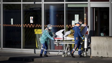 Fransa'da Kovid-19 nedeniyle son 24 saatte hastanelerde 456 kişi öldü