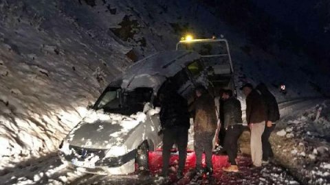 Kar kalınlığı 30 cm'ye ulaştı, 25 köy yolu ulaşıma kapandı