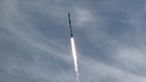 SpaceX NASA-ESA uydusunu taşıdı