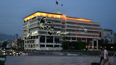 İzmir Büyükşehir Belediye binası için yıkım kararı