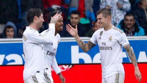 Evinde kaybeden Real Madrid ligde alarm veriyor