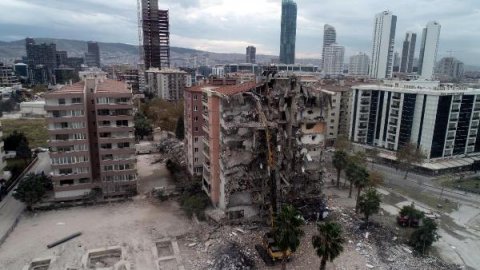 İzmir için korkutan tahmin! '7 büyüklüğünde bir deprem olasılığı var'