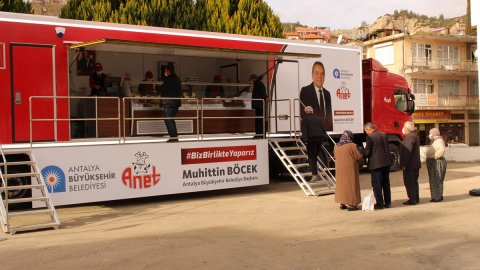 Antalya Büyükşehir'in Halk Et Mobil Tır’ına ilgi yoğun