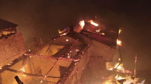 Trabzon'da yangın: 6 ev kül oldu