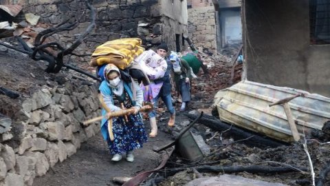 Yangının ardından aileler, enkazda eşyalarını aradı