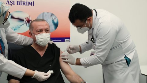 Cumhurbaşkanı Erdoğan Kovid-19 aşısı oldu
