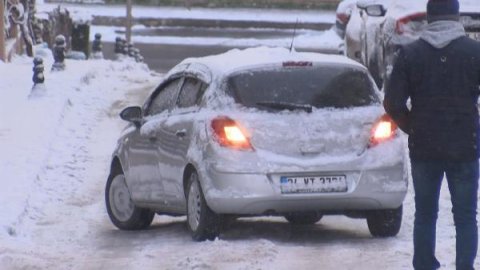Ümraniye'de araçlar buzlu yollarda kaydı, sürücüler zor anlar yaşadı