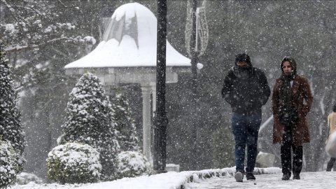 İstanbul'un bazı ilçelerinde kar yağışı etkili oluyor