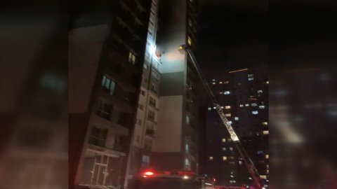 Esenyurt'ta 30 katlı binanın 9. katında patlama: Yaralılar var