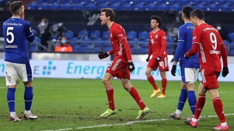 Bayern Münih, Schalke 04 deplasmanında rahat kazandı