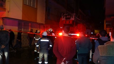 Bornova'da ev yangını: 1 ölü, 1 yaralı