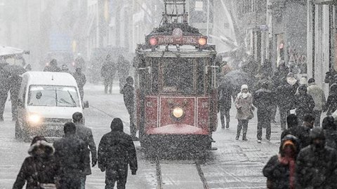 Meteoroloji uyardı! İstanbul'a yine kar geliyor