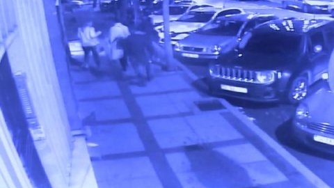 Beşiktaş'ta dehşet dolu dakikalar; Yolda yürüyen 2'si kadın 3 kişiyi bıçakladı